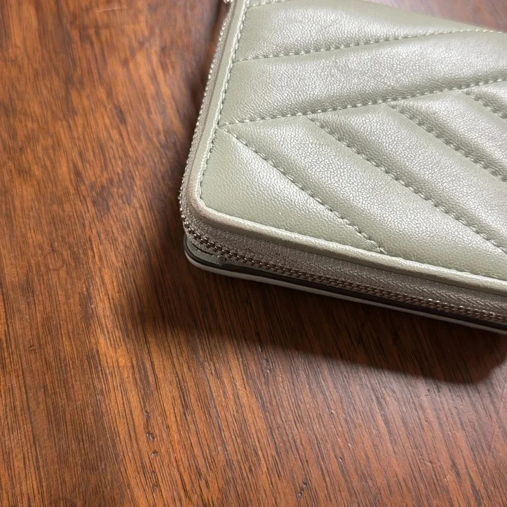Tory Burch Kira Chevron Bifold Wallet - Picture 5 of 7